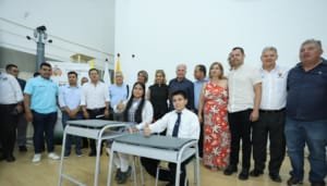 Gobernación entrega dotación en seguridad y educación en el centro del Huila