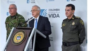 Denuncian al Ministro de Defensa