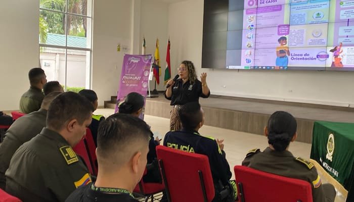 Capacitación sobre violencia de género a miembros de la Policía Metropolitana