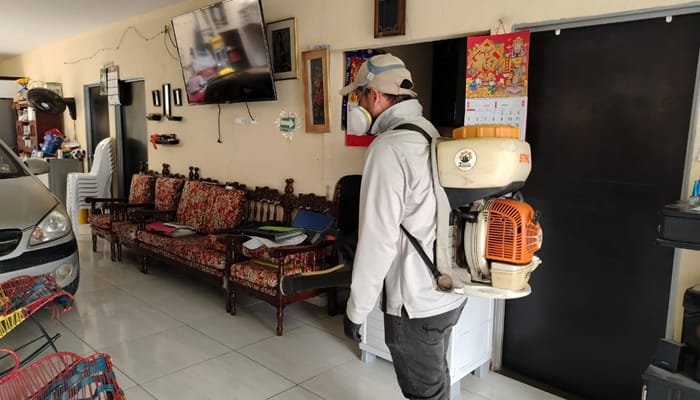 Labores de fumigación en hogares comunitarios de Neiva