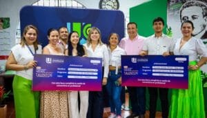 Alcaldía de Rivera beneficia a dos jóvenes con beca universitaria