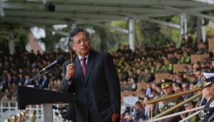 Petro se refirió a ‘Papá Pitufo’ en posesión de nuevo director de la Policía