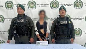 Joven detenida con droga en su poder