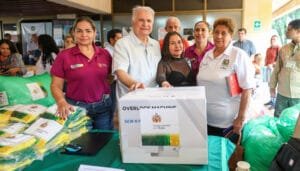 Entrega de unidades productivas a mujeres de 11 municipios