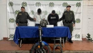 Dos personas detenidas con motor hurtado