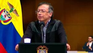 Presidente denuncia complot del ex canciller