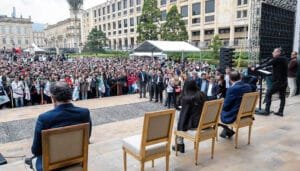 Presidente anuncia viaje a China