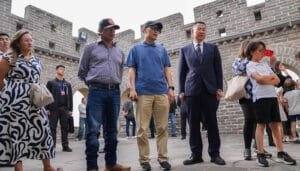 Petro defiende su visita de estado a China