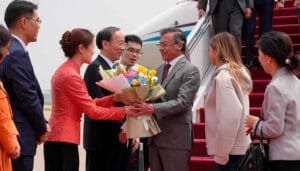 Presidente cumple visita a China