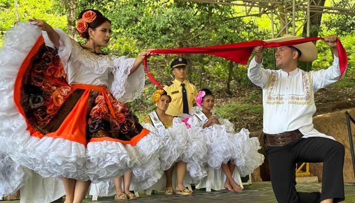 Ronda Sampedrina en el corregimiento Río Ceibas