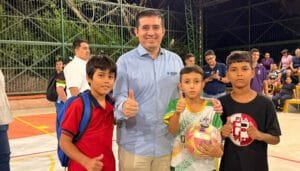 Entregan más polideportivos iluminados en Neiva