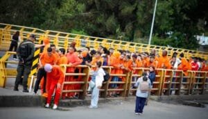 Colombia recibirá deportados de Ecuador