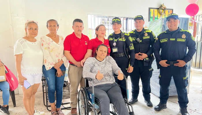 Policía Metropolitana ayuda a comunidad del barrio Ventilador