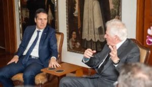 Senador estadounidense dialogó con padre de Miguel Uribe