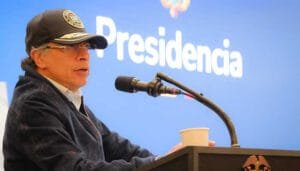 Petro propone que el Estado asuma el control de algunas vías