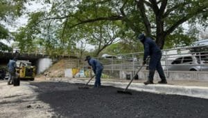 Labor de recuperación vial en barrio Guillermo Plazas Alcid