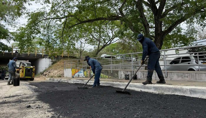 Labor de recuperación vial en barrio Guillermo Plazas Alcid