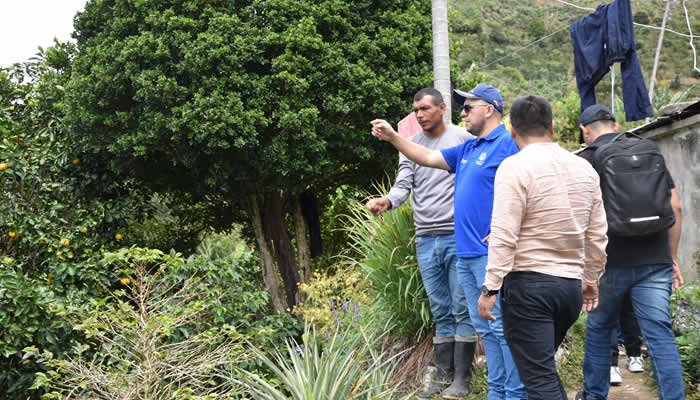 Labores de mantenimiento de vías en zona rural de Neiva