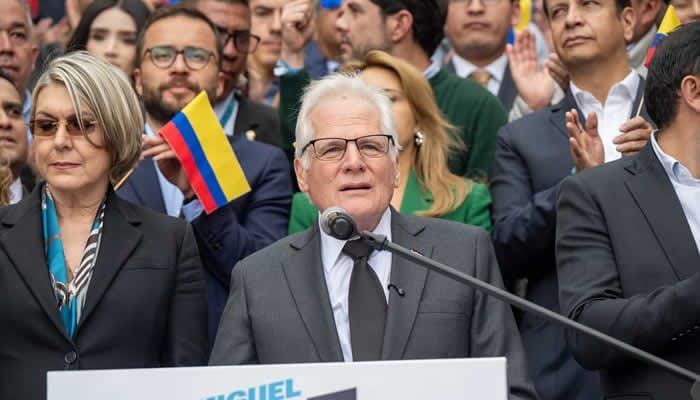 Oficializada precandidatura del padre de Miguel Uribe