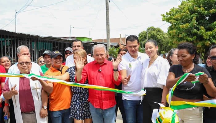 Gobernación entregó nuevos tramos pavimentados en Neiva