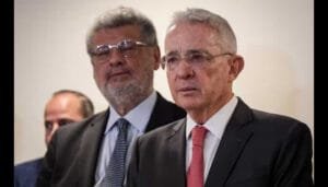 Álvaro Uribe seguirá libre…pero vinculado al proceso