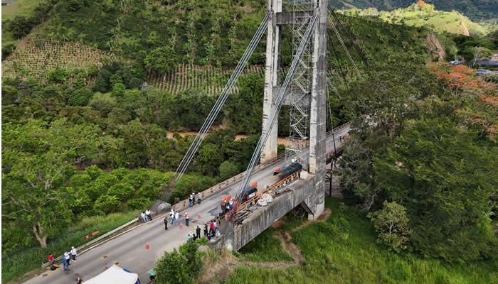 Acciones de emergencia en puente que comunica el Huila con Caquetá