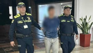 Capturado por acceso carnal violento