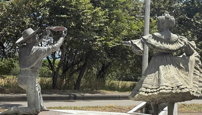 Restauración de esculturas del sanjuanero en Neiva