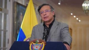 Petro rechaza señalamientos de nexos de su Gobierno con disidencias