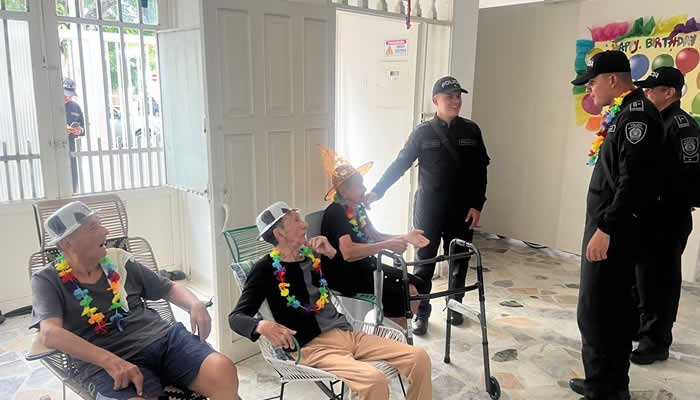 Policía Nacional celebró el ‘Día del Dulce’ con adultos mayores