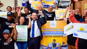 Entregado proyecto de ley para democratizar el sector eléctrico