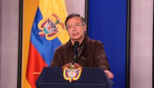 Presidente Petro denuncia que Estados Unidos sigue a su familia