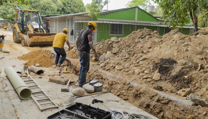 Trabajos de alcantarillado en Acrópolis y Granjas Comunitarias