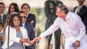 Vicepresidenta busca mediar con Trump
