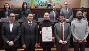 Congreso homenajeó a Claudia Bahamón