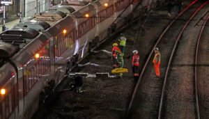 Ataque armado a bordo de un tren en Inglaterra