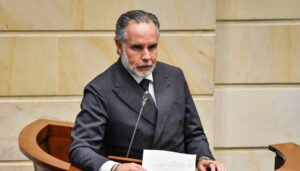 Mininterior denuncia que le quitaron póliza de medicina prepagada