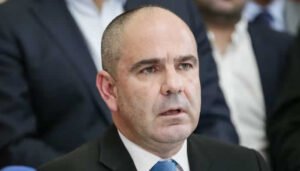 Centro Democrático la sigue pensando para su candidato