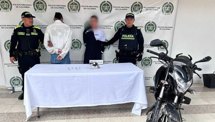 Dos detenidos tras huir de control policial