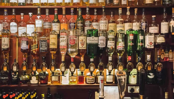 Frase “el exceso de alcohol es perjudicial para la salud”, sigue