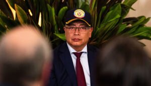 Presidente orden desclasificación de archivos del DAS