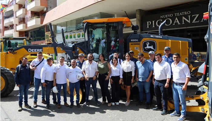 Tercera entrega de maquinaria amarilla en el Huila