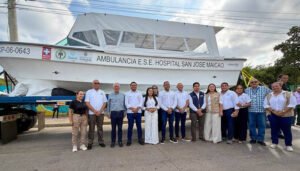Polémica por entrega de ambulancias