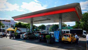 Sigue bajando el precio de la gasolina en Colombia