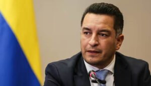 Ministro de Justicia denuncia espionaje en su contra