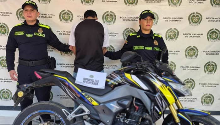 Moto hurtada fue recuperada, una persona fue detenida