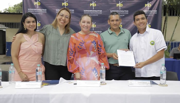 Nuevos pupitres para colegio en El Caguán