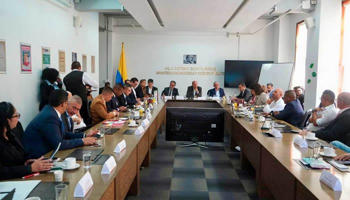 Gobernador y Gobierno…no se ponen de acuerdo