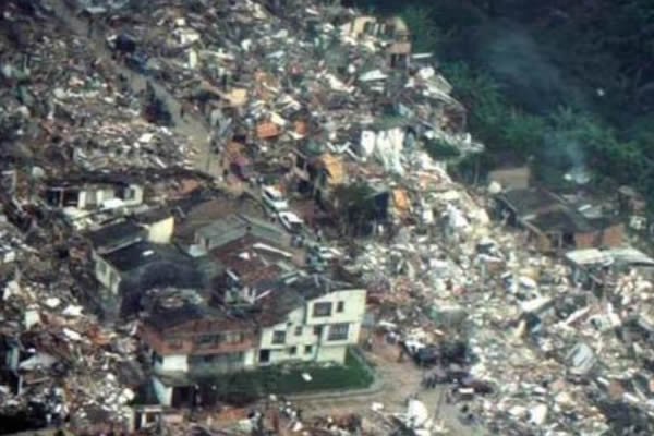Homenaje de Armenia al terremoto de 1999