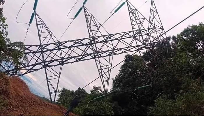 Disidencias derriban torre energética en el Cauca